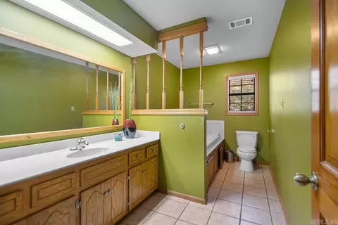 Bath - 226 Clovis Rd, Malvern, AR 72104 photo 1 of 4