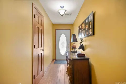 Entry Way - 226 Clovis Rd, Malvern, AR 72104 photo 1 of 2