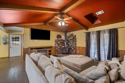 Living - 226 Clovis Rd, Malvern, AR 72104 photo 2 of 2