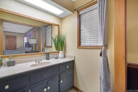 Bath - 226 Clovis Rd, Malvern, AR 72104 photo 3 of 4