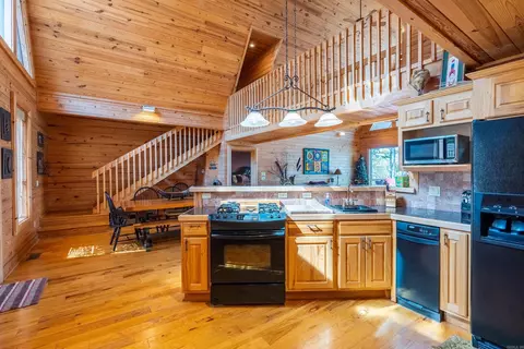 Kitchen - 194 Lake Point Dr, Quitman, AR 72131 photo 3 of 4