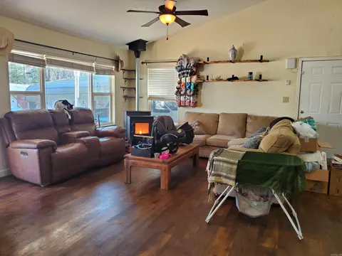 Living - 19 Bradshaw Ln, Norman, AR 71960 photo 1 of 3