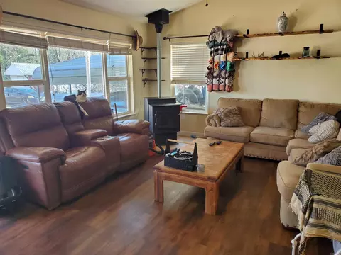 Living - 19 Bradshaw Ln, Norman, AR 71960 photo 2 of 3