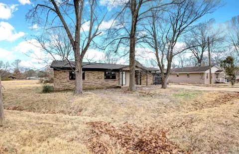 Exterior - 204 N Apple, Beebe, AR 72012 photo 1 of 8