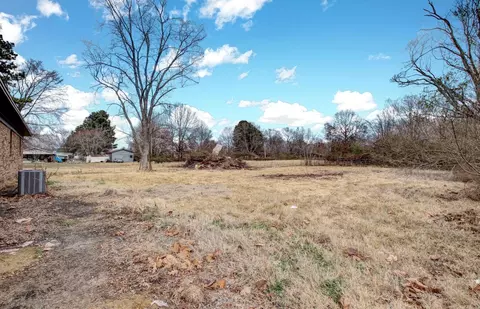 Exterior - 204 N Apple, Beebe, AR 72012 photo 7 of 8