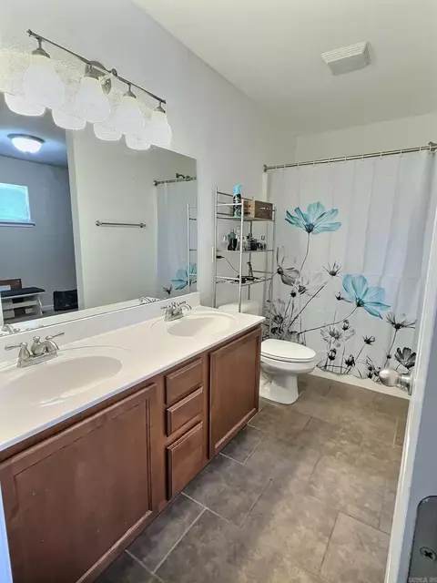 Bath - 12 Daytona Dr, Cabot, AR 72023 photo 3 of 3