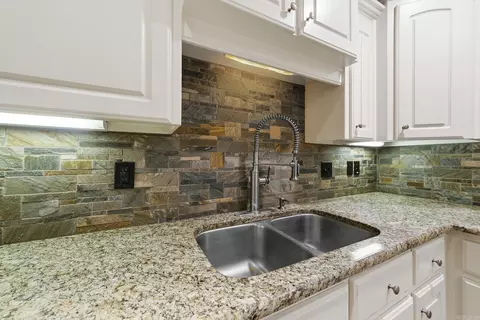 Kitchen - 54 Cedar Creek Cv, Cabot, AR 72023 photo 7 of 8