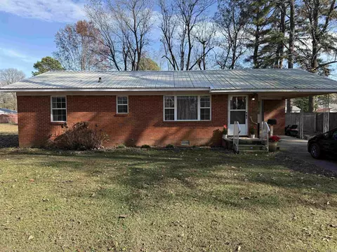 613 S Clayton St, Rector, AR 72461