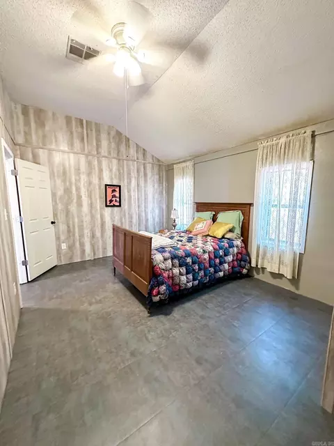 Bedroom - 4149 Henderson Rd, Clinton, AR 72031 photo 2 of 2