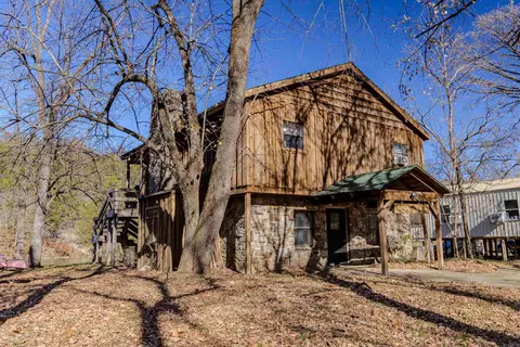 947 Saddler Falls Rd, Mammoth Spring, AR 72554