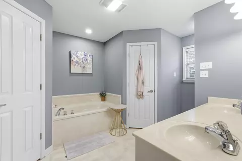 Bath - 1345 Norbert Cir, Conway, AR 72034 photo 1 of 4