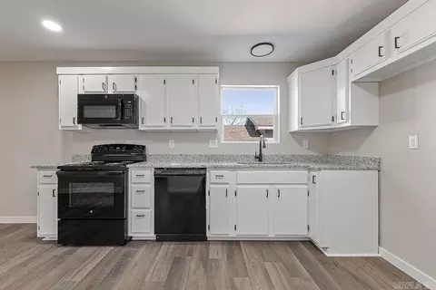 Kitchen - 204 Jamison St, Tuckerman, AR 72473 photo 2 of 2