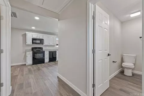 Entry Way - 204 Jamison St, Tuckerman, AR 72473 photo 1 of 2