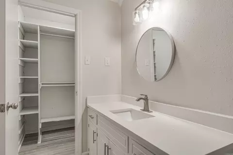 Bath - 4 Beechwood Dr, Cabot, AR 72023 photo 2 of 3