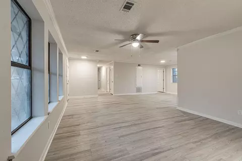Living - 4 Beechwood Dr, Cabot, AR 72023 photo 2 of 2