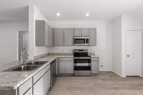 Kitchen - 141 Jasmine Ct, Beebe, AR 72012 photo 2 of 4