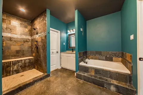 Bath - 211 Copper Ln, Austin, AR 72007 photo 2 of 7