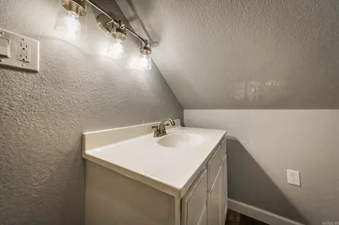Bath - 211 Copper Ln, Austin, AR 72007 photo 6 of 7
