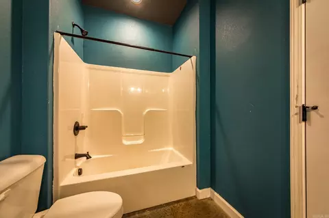 Bath - 211 Copper Ln, Austin, AR 72007 photo 4 of 7