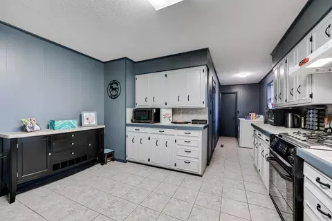 Kitchen - 244 Walker Cutoff Rd, Malvern, AR 72104 photo 3 of 4