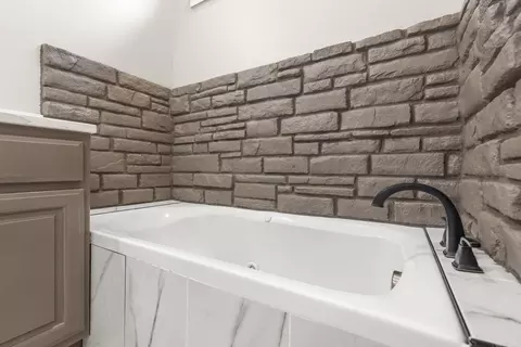 Bath - 3432 Centark Cir, Alexander, AR 72002 photo 3 of 7