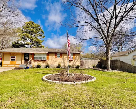 714 W 7th St, Rector, AR 72461