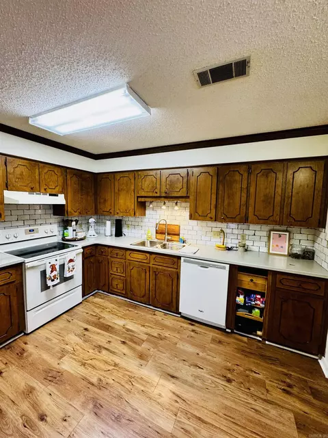 Kitchen - 6 Summerset Pl, Pine Bluff, AR 71603 photo 4 of 4