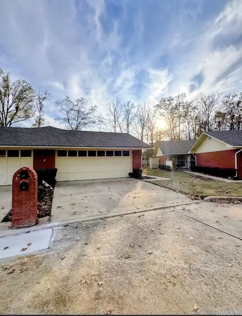 Exterior - 6 Summerset Pl, Pine Bluff, AR 71603 photo 2 of 4