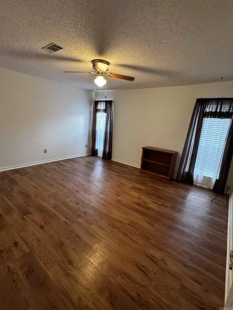 Bedroom - 6 Summerset Pl, Pine Bluff, AR 71603 photo 2 of 3