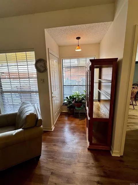 Entry Way - 6 Summerset Pl, Pine Bluff, AR 71603 photo 1 of 3