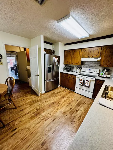 Kitchen - 6 Summerset Pl, Pine Bluff, AR 71603 photo 2 of 4