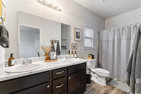 Bath - 2225 Eldridge Ln, Conway, AR 72032 photo 2 of 2