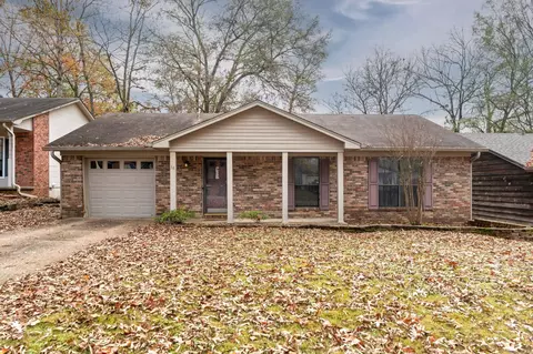 16 Silverleaf Ct, Little Rock, AR 72210