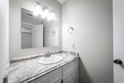Bath - 1520 Pine Dr, Ashdown, AR 71822 photo 2 of 3