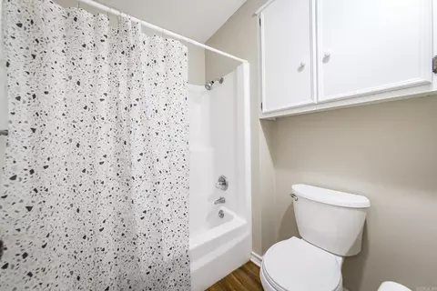 Bath - 1520 Pine Dr, Ashdown, AR 71822 photo 1 of 3