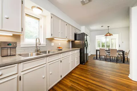 Kitchen - 1520 Pine Dr, Ashdown, AR 71822 photo 4 of 4