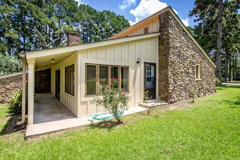 Exterior - 1520 Pine Dr, Ashdown, AR 71822 photo 9 of 13