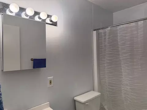 Bath - 7205 Oxford Dr, Pine Bluff, AR 71602 photo 1 of 2