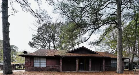 1916 Sunset Cv, Pine Bluff, AR 71603