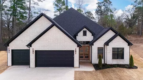 335 Arlington Park Dr, Hot Springs, AR 71901