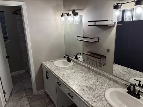 Bath - 7 Riviera, Conway, AR 72034 photo 1 of 3