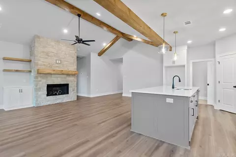 Living - 5012 Skilling Cv, Benton, AR 72019 photo 1 of 3
