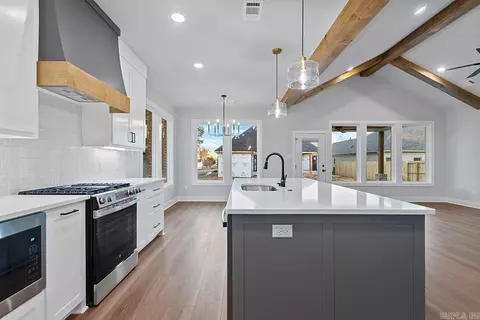 Kitchen - 5012 Skilling Cv, Benton, AR 72019 photo 3 of 3