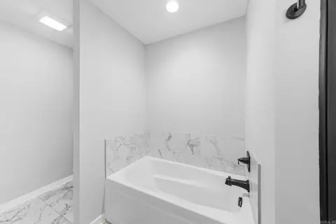 Bath - 135 Corbin Cir, Cabot, AR 72023 photo 2 of 5