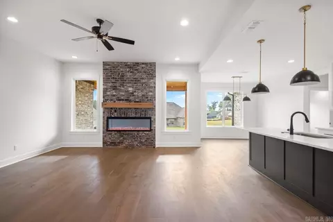 Living - 103 Dylan, Benton, AR 72015 photo 1 of 4