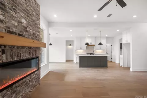 Living - 103 Dylan, Benton, AR 72015 photo 4 of 4