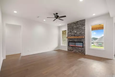 Living - 103 Dylan, Benton, AR 72015 photo 2 of 4