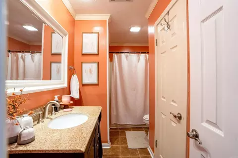 Bath - 212 Aztec Dr, Searcy, AR 72143 photo 5 of 6