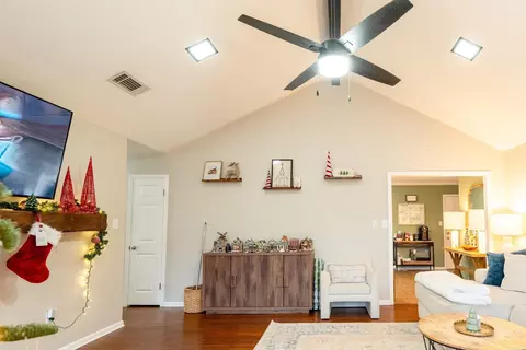 Entry Way - 212 Aztec Dr, Searcy, AR 72143 photo 1 of 3