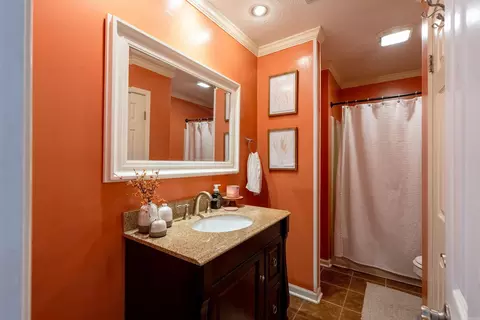Bath - 212 Aztec Dr, Searcy, AR 72143 photo 4 of 6
